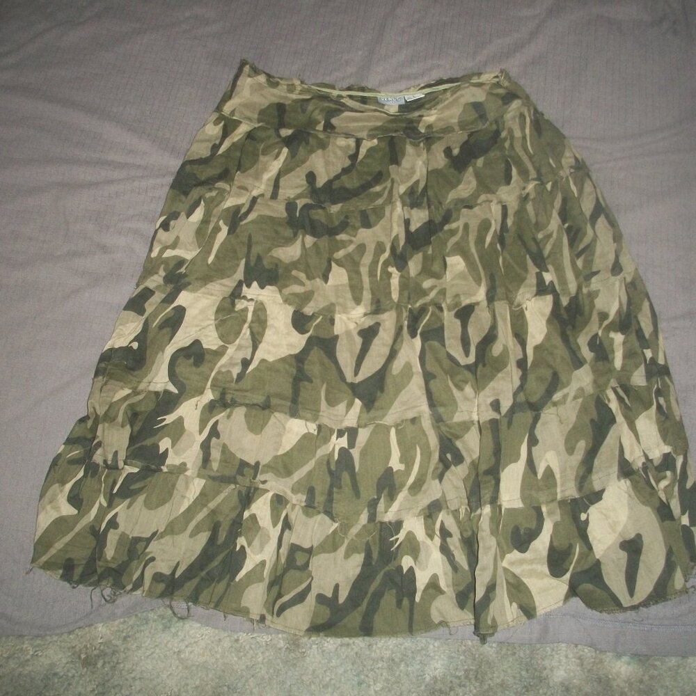 womens camo skirt.VENUS.lightly lined below knee.size small
